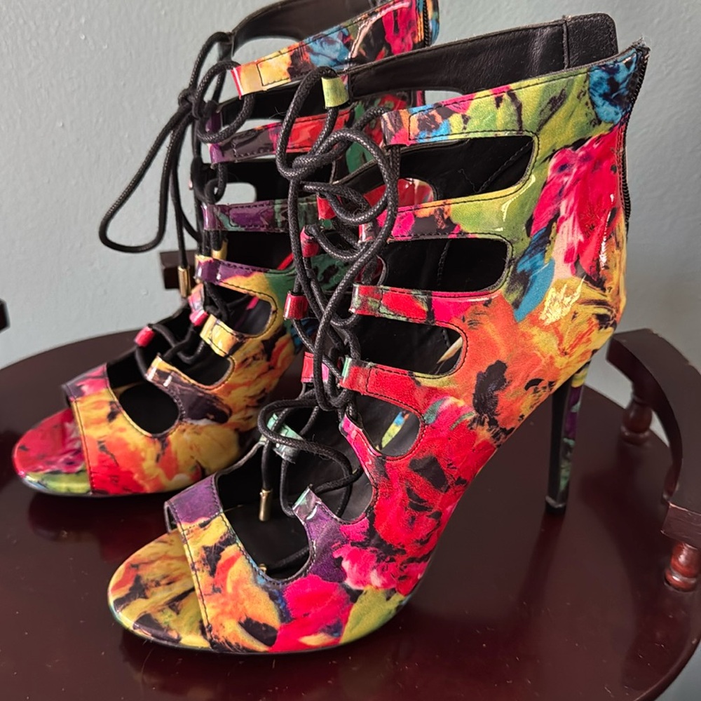 NEW colorful high heels, peep toe, lace up, and zip at the back size 8.  4” high